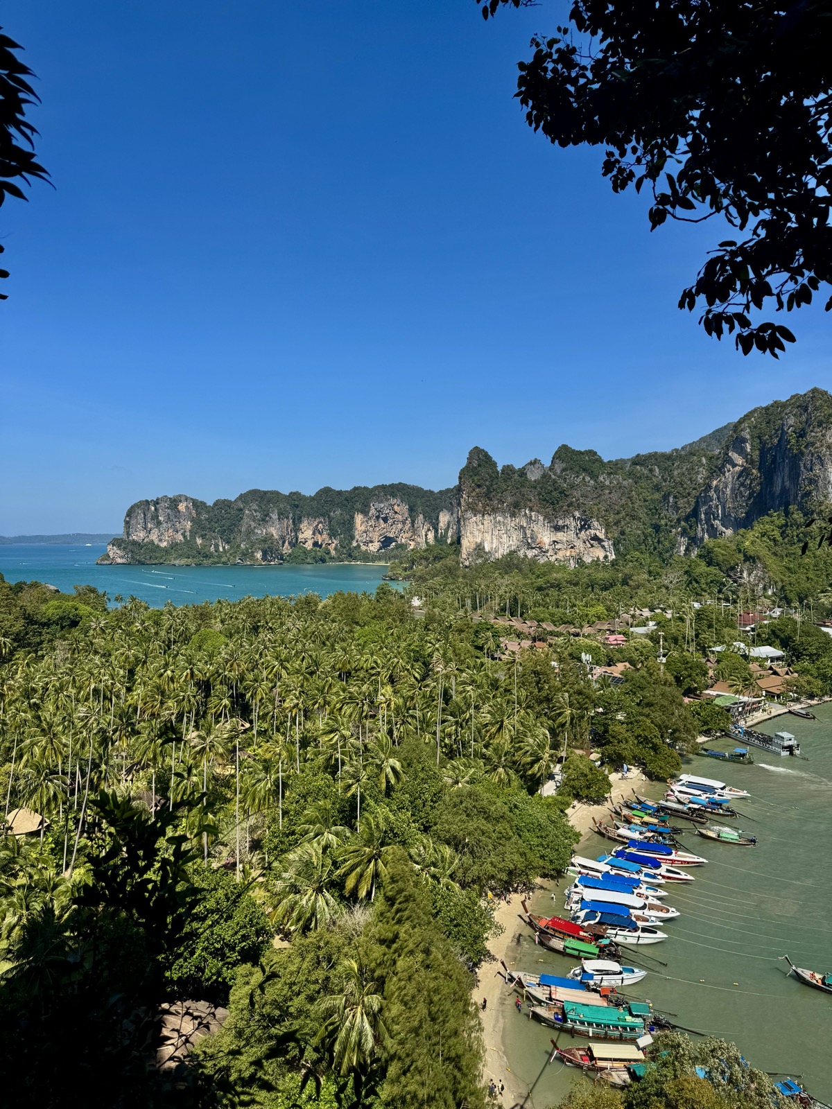 Výhled na Railay Beach