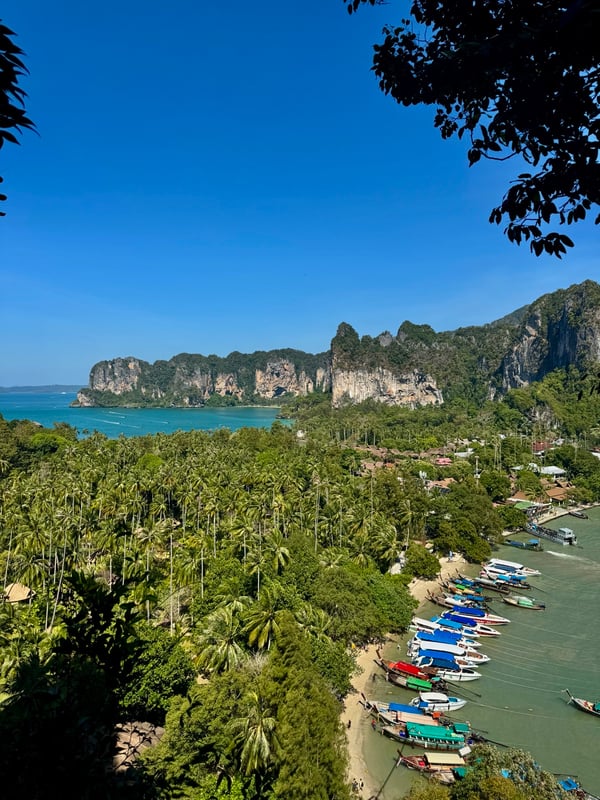 Výhled na Railay Beach